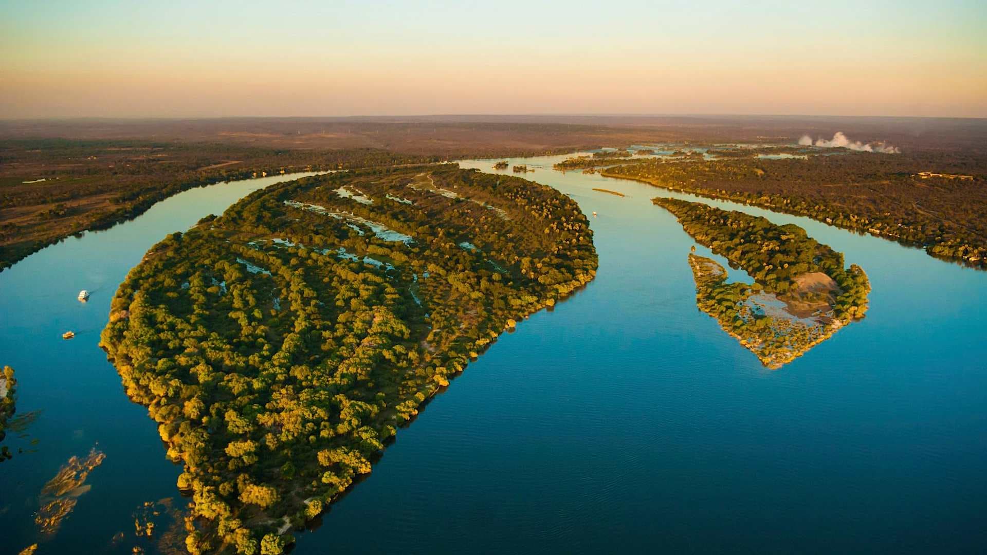 3dan3 Explore Zambia with private guides and a tailor-made itinerary.